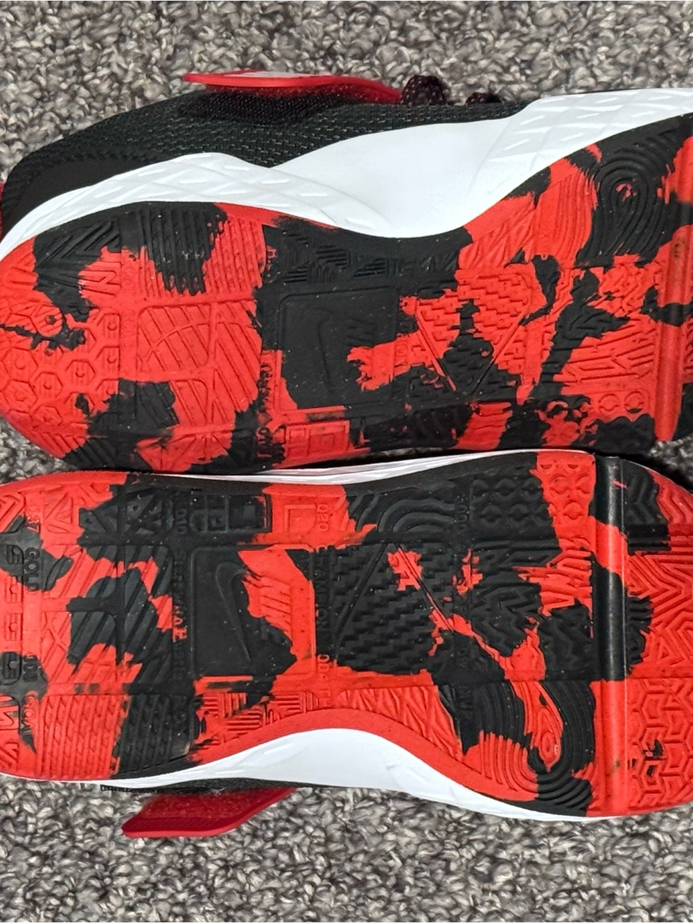 NWOT Nike Team Hustle D 12 Sneaker - Kids - Picture 6 of 7
